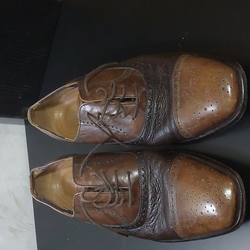 Classic Florsheim Men's brown Leather Wing Tip